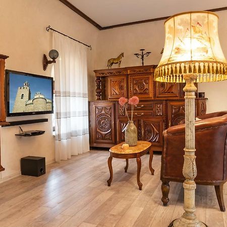 Historic Apartment In The Heart Of The City Велико-Тырново Экстерьер фото