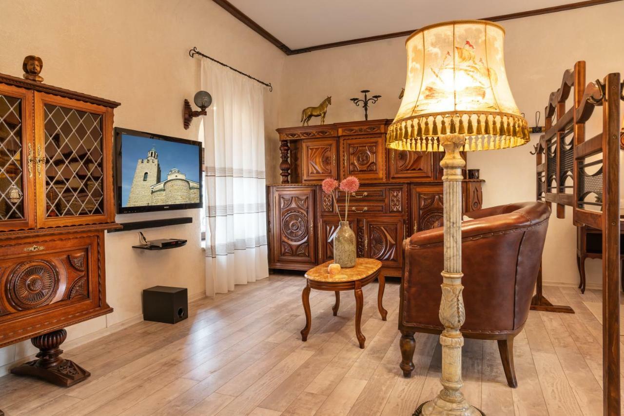 Historic Apartment In The Heart Of The City Велико-Тырново Экстерьер фото