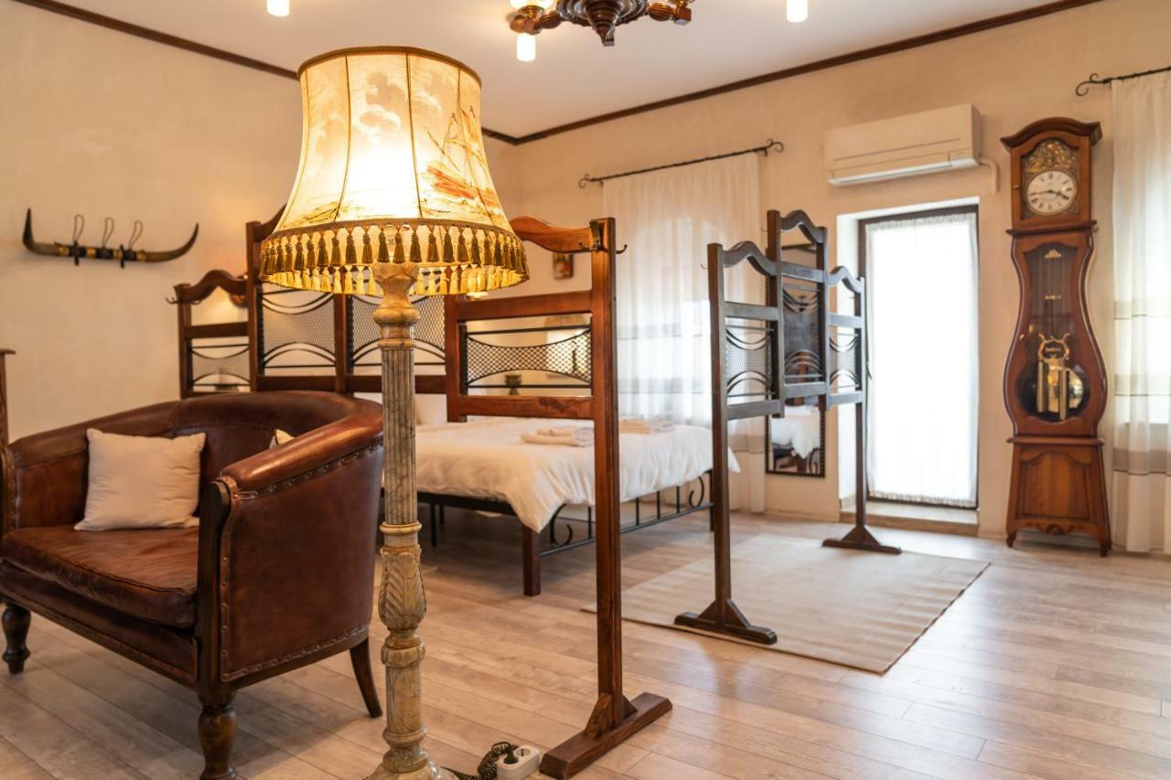 Historic Apartment In The Heart Of The City Велико-Тырново Экстерьер фото